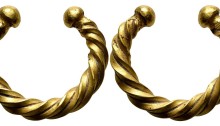 Gold Ring Money - Penannular ring, twisted, ending in globules, late Bronze Age. (29 mm, 16.27 g)